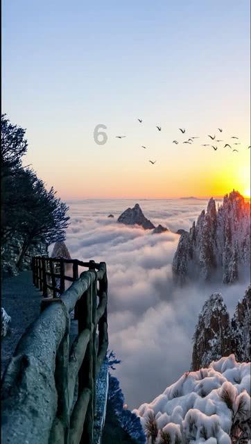 一个数由一个亿八十六个万和七个一组成这个数写作什么？